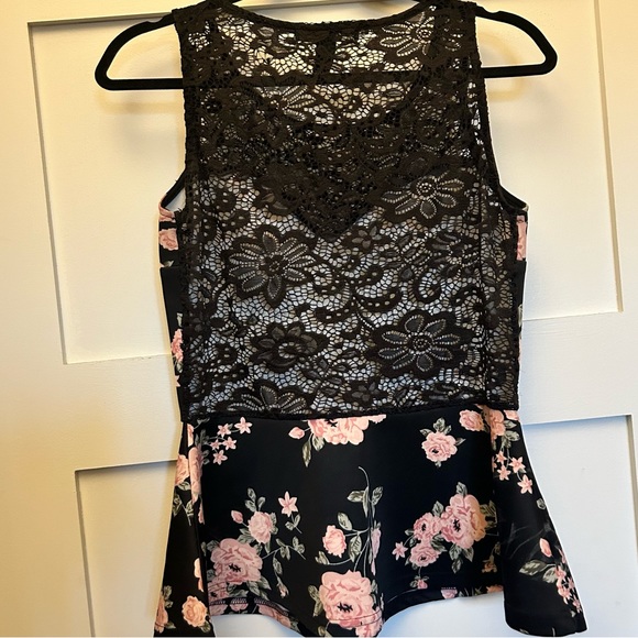Floral peplum top with lace back - Picture 2 of 3